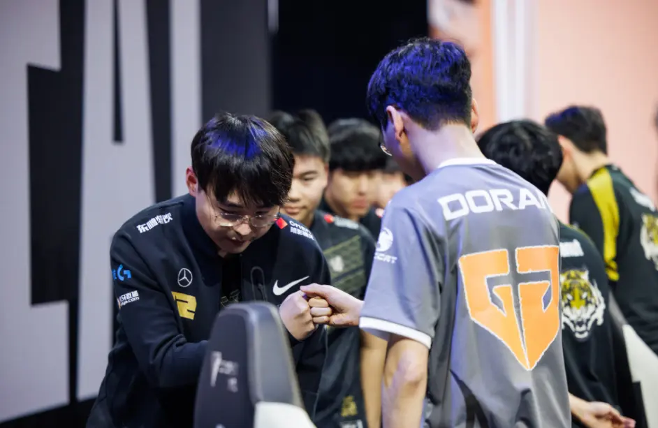 MAD险胜TL，Lehends关键团战开团秒人顶尖较量入围赛，留下经典瞬间